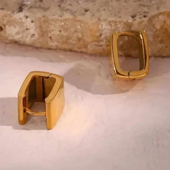 NEW 18K GOLD SQUARE EARRINGS, NICE EARRINGS, CUTE EARRINGS - Picture 6 of 7